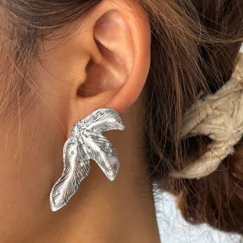 Exaggerated Leaf Stud Earrings: Modern Geometric Style